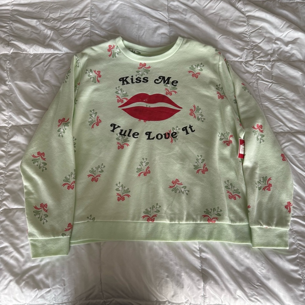 Kiss Me YULE LOVE IT SWEATSHIRT Mistletoe Kiss JUNIORS Size XL Christmas Festive